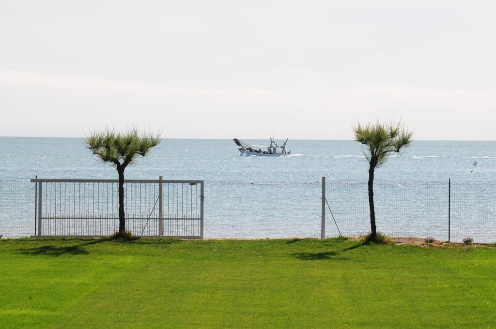 Agriturismo Frontemare Джулианова Экстерьер фото
